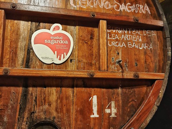 Apertura del txotx en Petritegi 