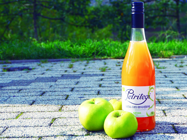 Cosecha de manzana en Petritegi