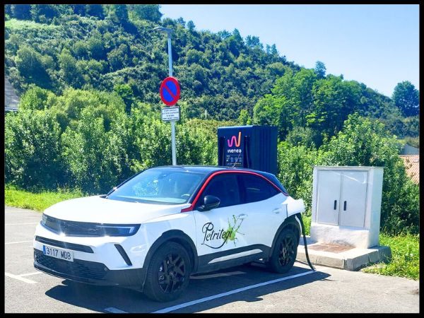 Carga tu coche eléctrico en Petritegi