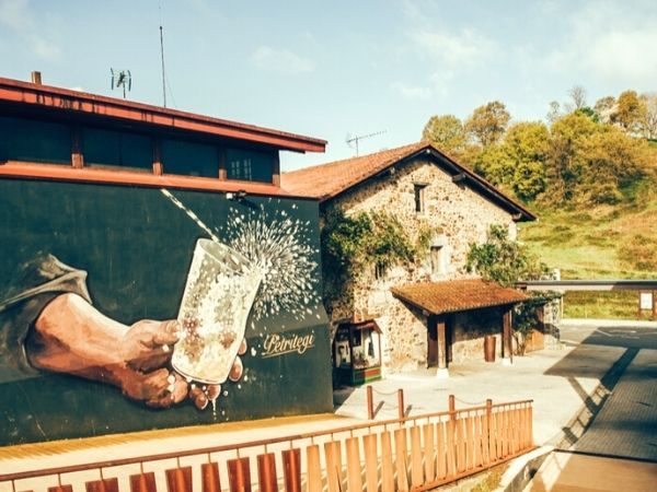 Cenas en sidrería Petritegi